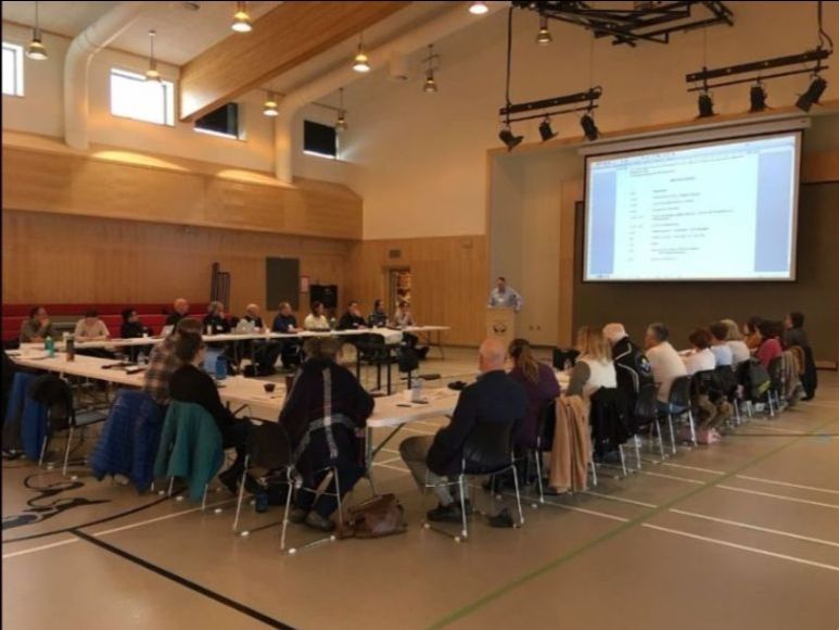 La table ronde sur le bassin de la Nechako, animée par le Conseil et l’Université du Nord de la Colombie-Britannique, illustre comment les gens peuvent se réunir pour discuter de sujets qui influent sur la santé de leur bassin versant.